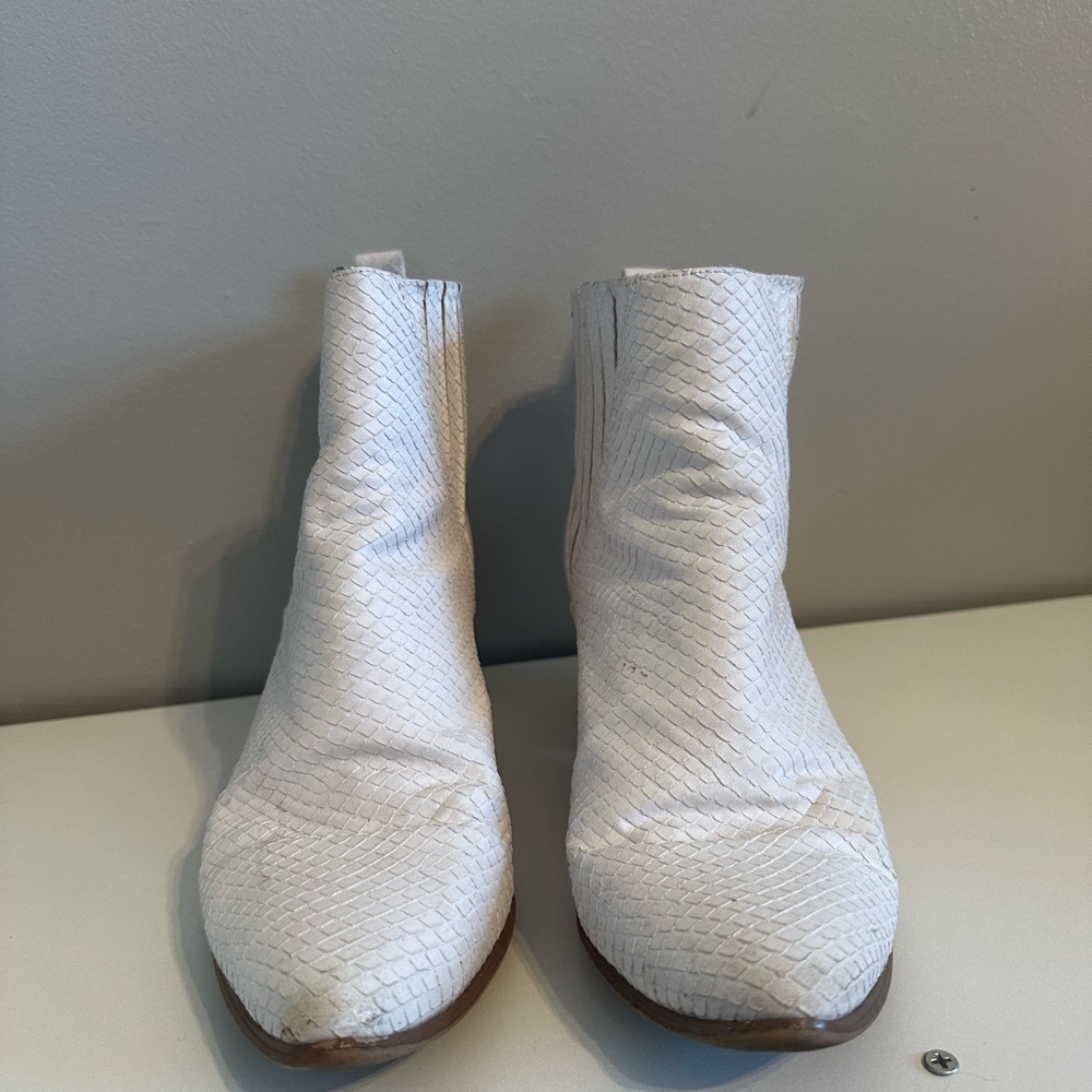 Chic White Textured Ankle Booties